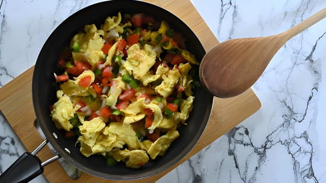 make-mexican-style-scrambled-eggs-in-just-minutes-thumbnail