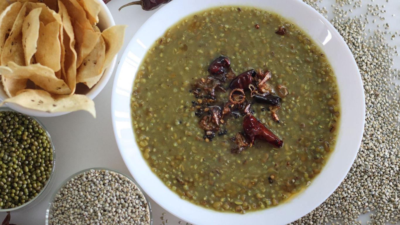 Spiced lentil soup with crispy toppings