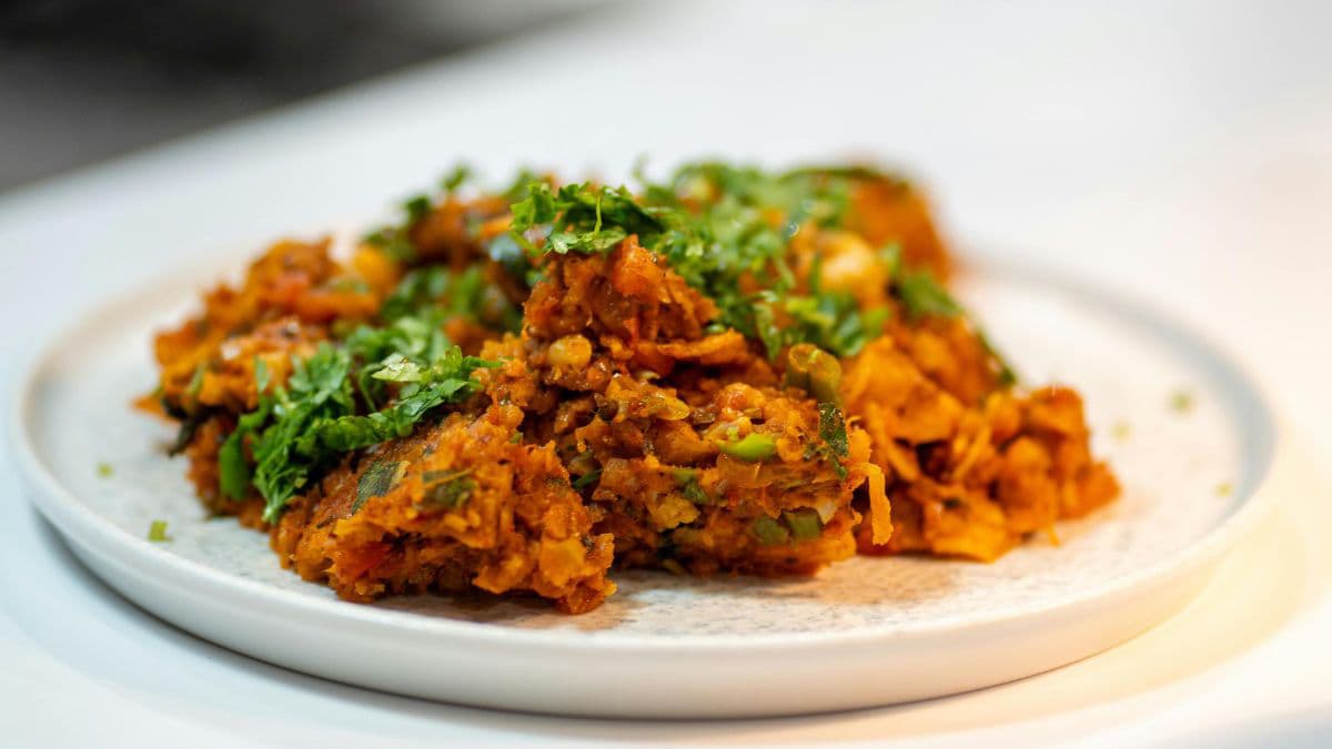 Mixed vegetable pakoras on a plate