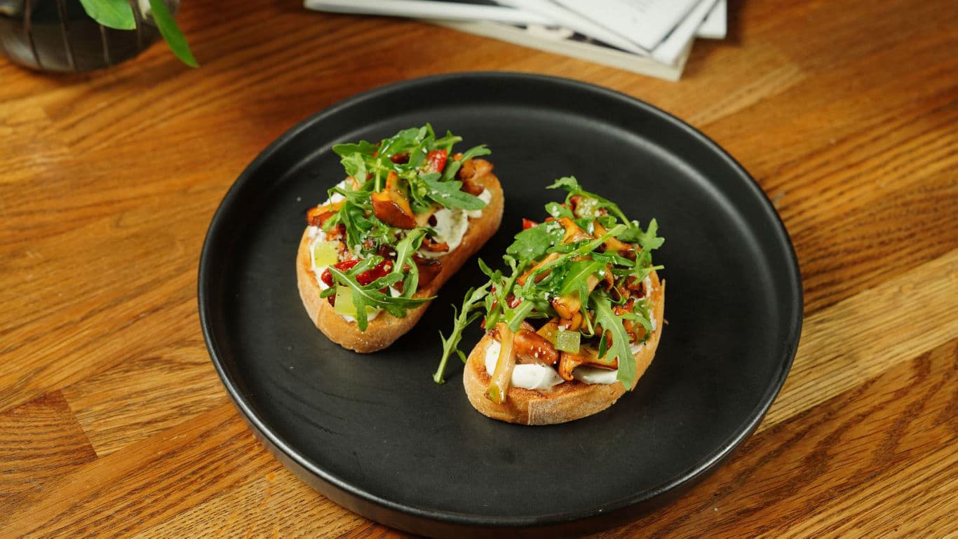 Gourmet bruschetta with arugula and mushrooms