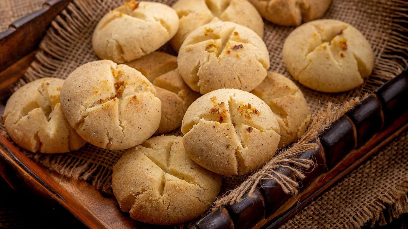 Nankhatai biscuits in a tray.