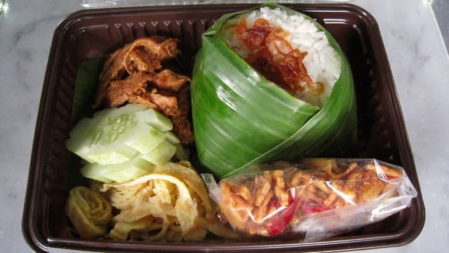 nasi-uduk-a-spiced-coconut-rice-recipe-from-indonesia-thumbnail
