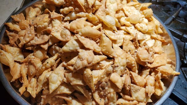 khapli-atta-nimki-recipe-for-crispy-tea-time-snacking-thumbnail