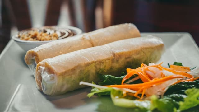 rice-paper-recipes-how-to-use-no-cook-fillings-made-with-cold-instant-ramen-noodles-thumbnail