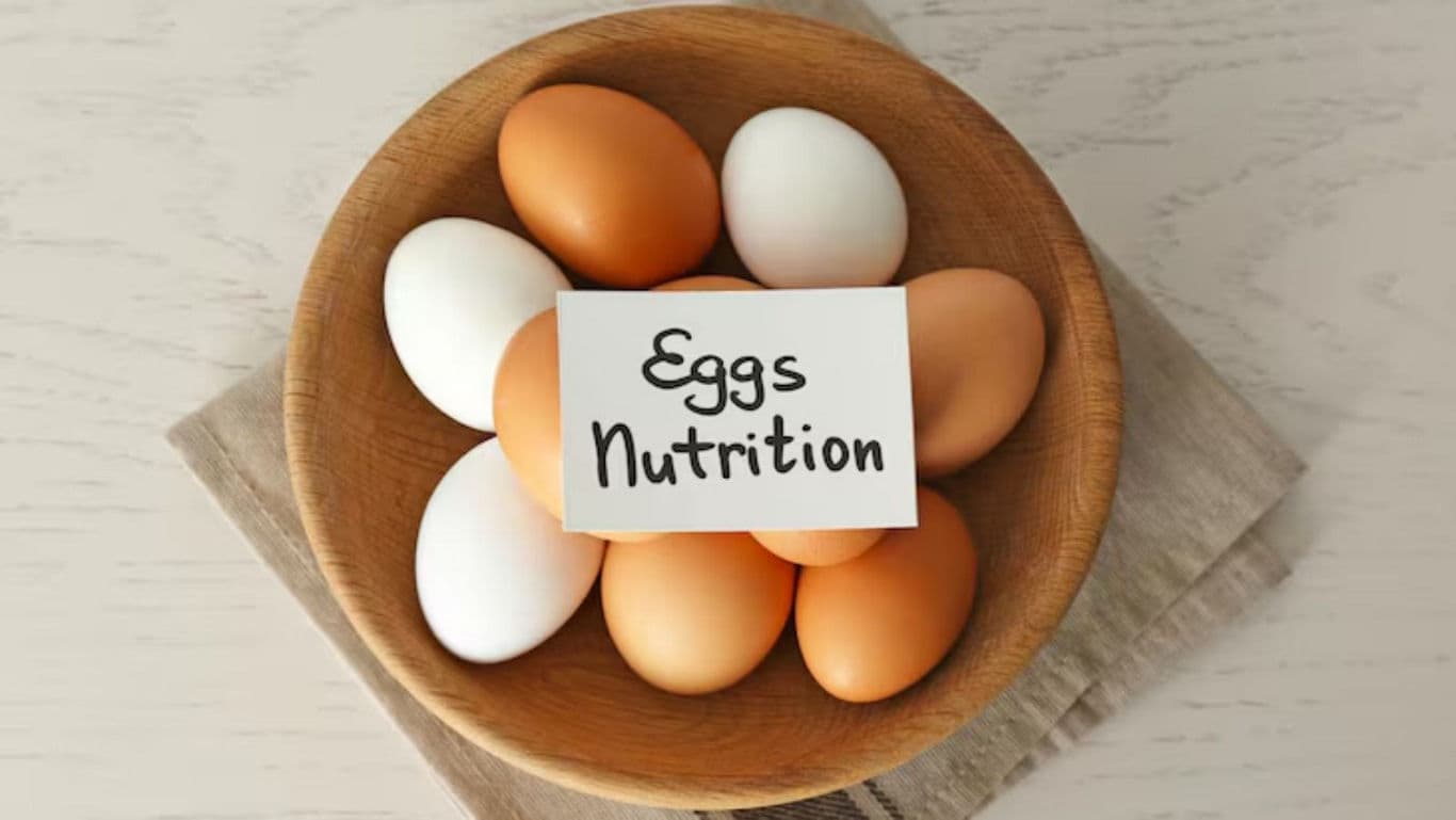 Brown and white eggs in wooden bowl with note