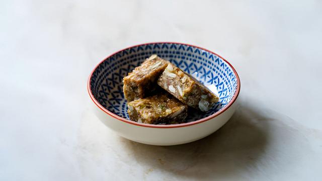 sweet-with-a-twist-guilt-free-oats-and-dry-fruit-barfi-recipe-thumbnail