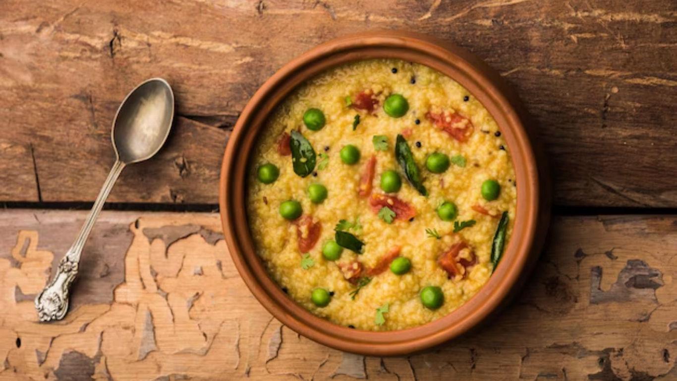Rustic bowl of Indian khichdi with peas