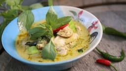 one-pot-thai-green-curry-a-heartwarming-vegan-comfort-dish-thumbnail