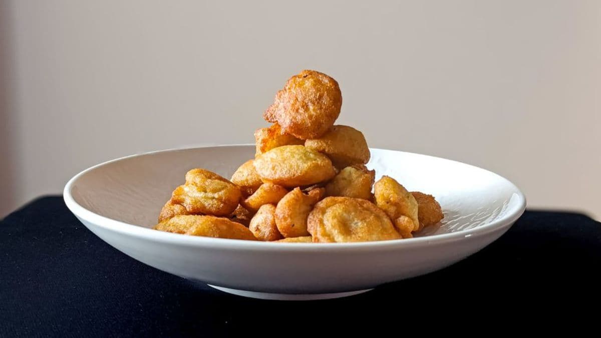 pakoras in a bowl