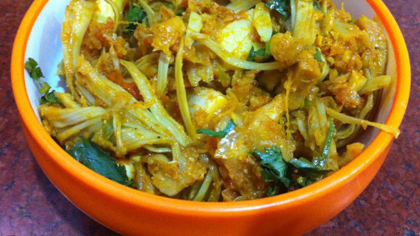 Spicy Jackfruit Curry in Orange Bowl