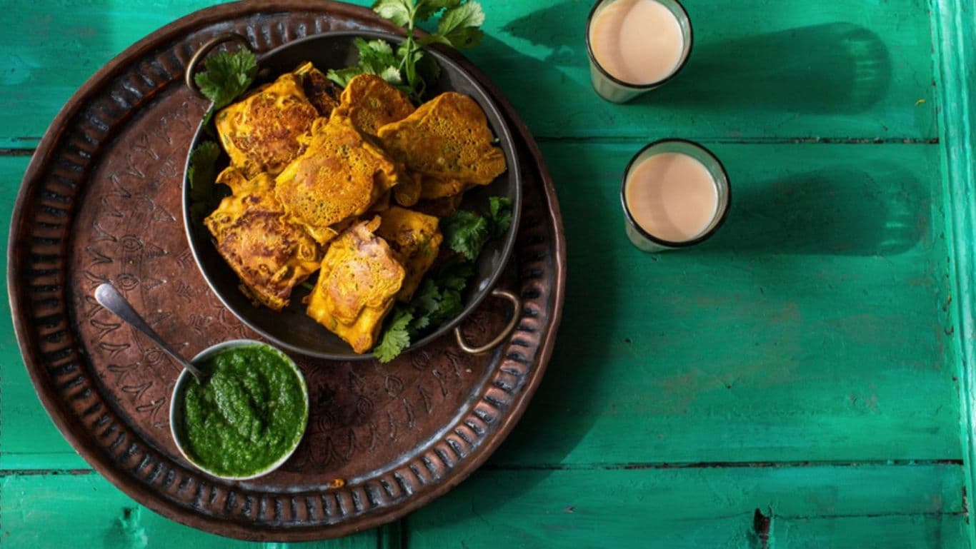 Indian fritters with chutney and tea