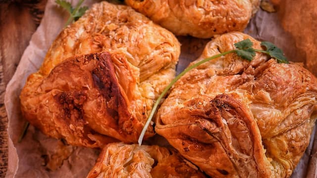 parsi-akuri-puffs-recipe-create-irresistibly-fluffy-spiced-egg-puffs-thumbnail