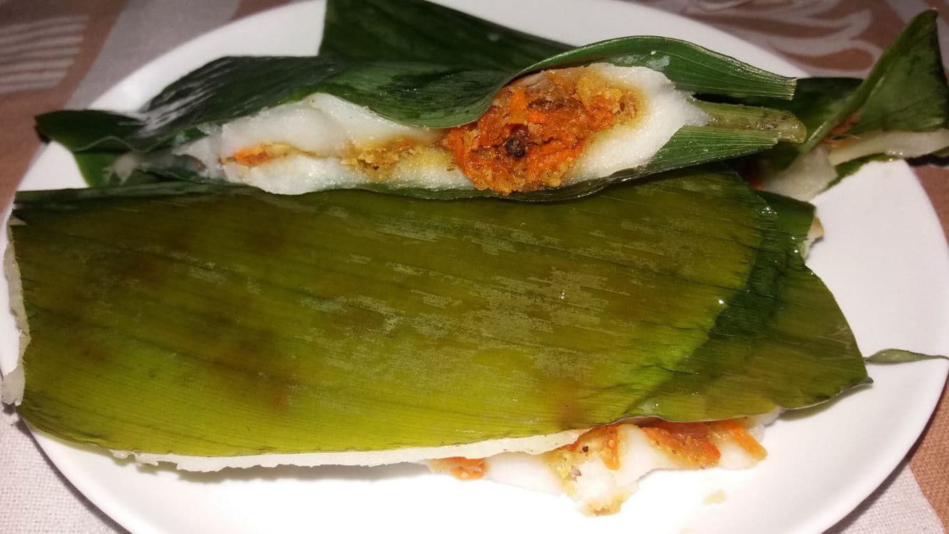 Steamed banana leaf wrapped rice snack