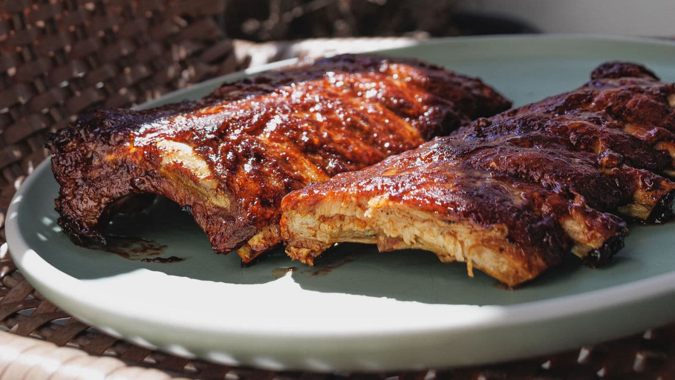 Barbecue pork ribs on outdoor plate