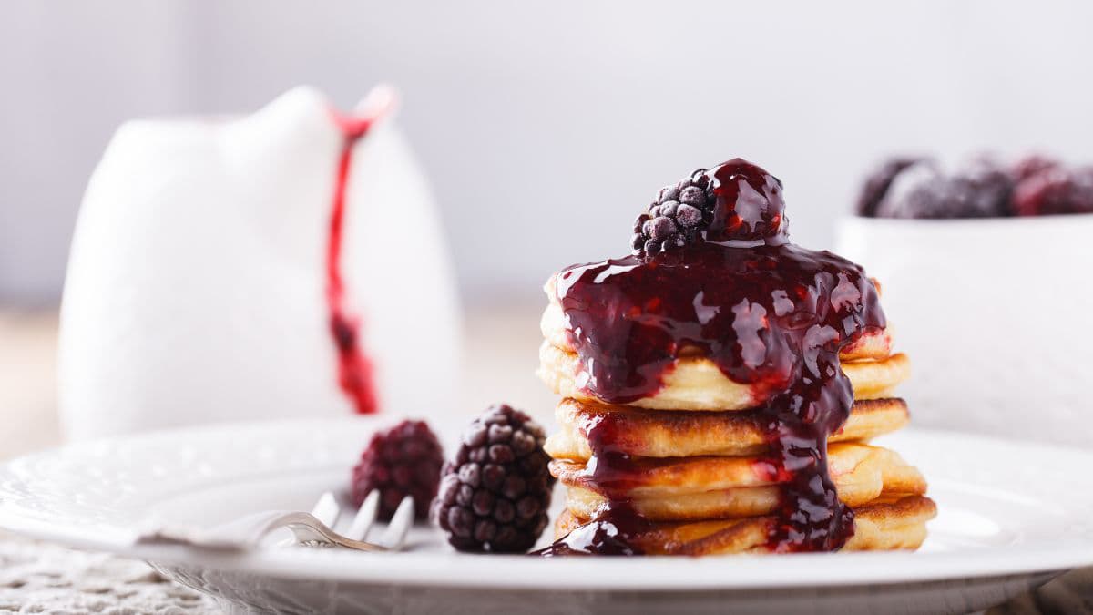 pancakes with jelly on top