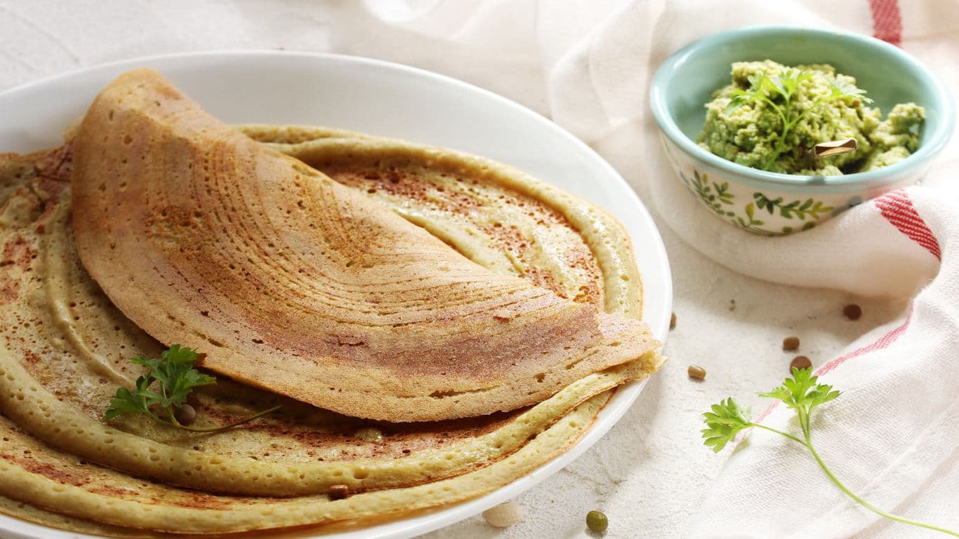 Pesarratu on a plate.