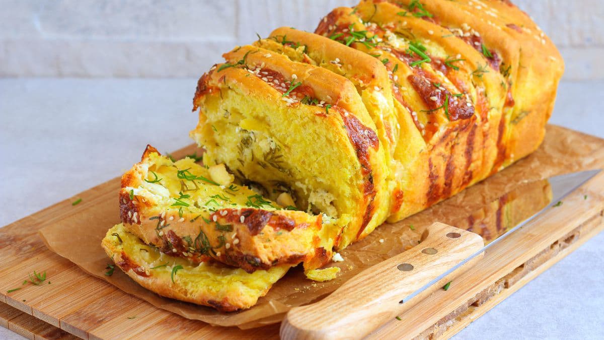 Slices of stuffed pull apart bread