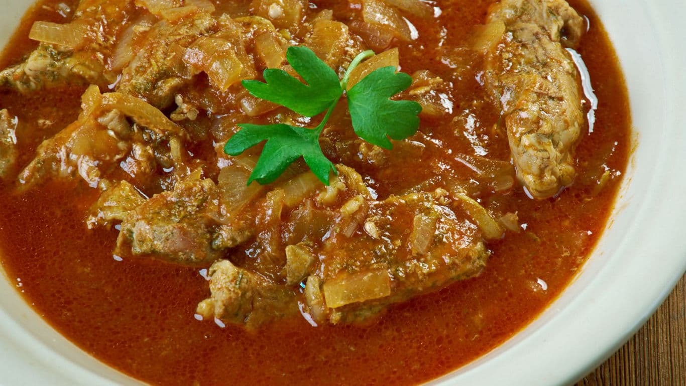 Hearty Beef Stew with Tomato Sauce and Onions