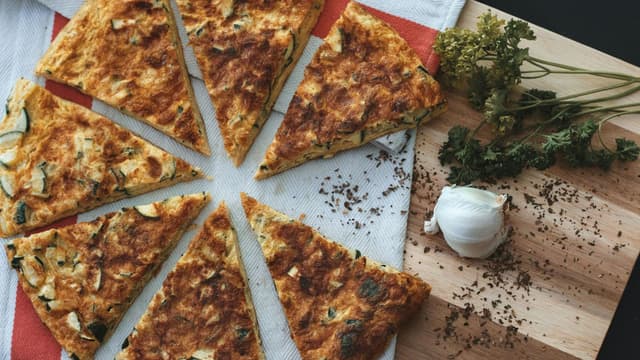 pizza-omelette-for-a-quick-cheesy-breakfast-fix-at-home-thumbnail
