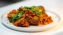 unwind-this-monsoon-with-poi-saag-pakora-recipe-thumbnail