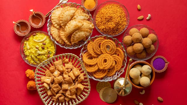 top-tips-and-tricks-for-preserving-and-storing-homemade-diwali-treats-thumbnail