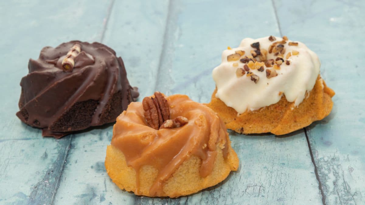 3 mini bundt cakes 