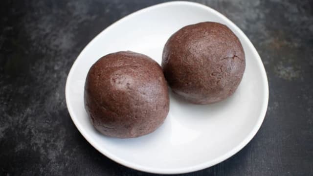simple-ragi-mudde-aka-finger-millet-balls-a-healthy-nutrient-dense-dish-thumbnail