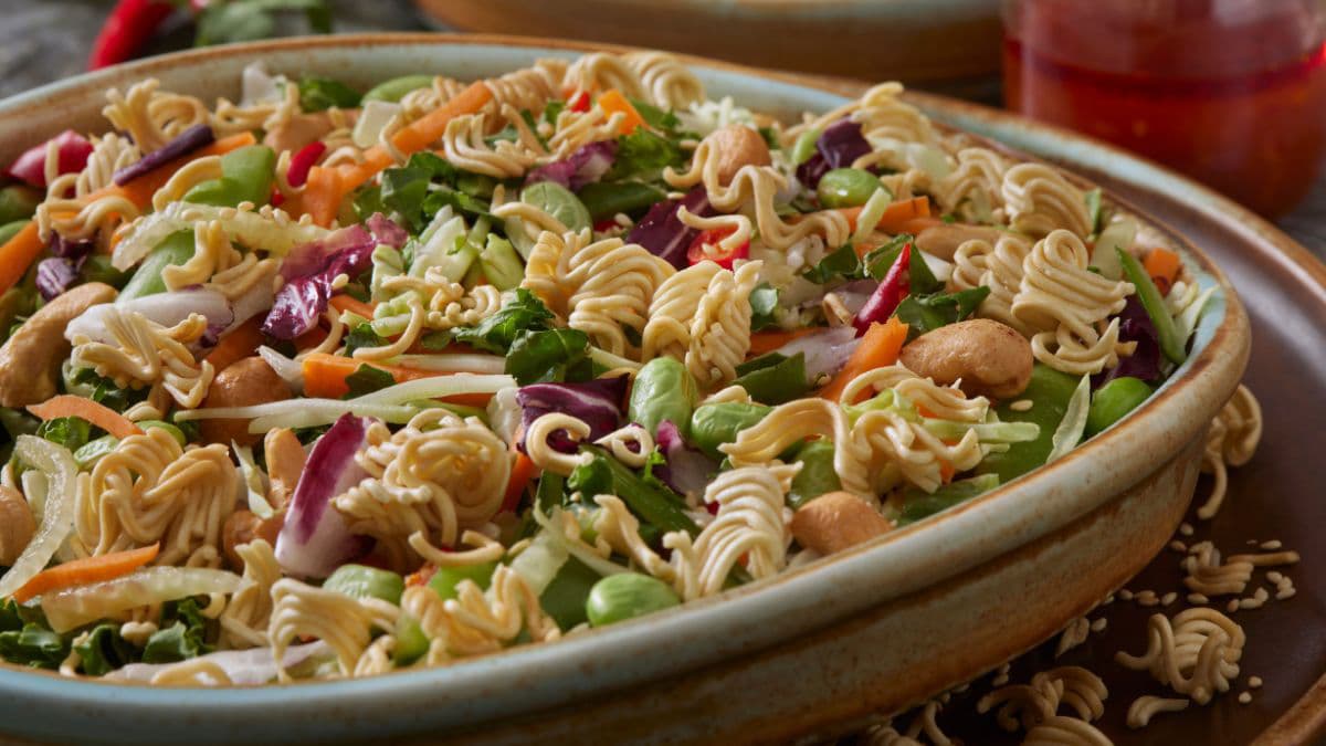 ramen-recipe-4-tips-to-transform-instant-ramen-into-a-crunchy-noodle-salad-thumbnail