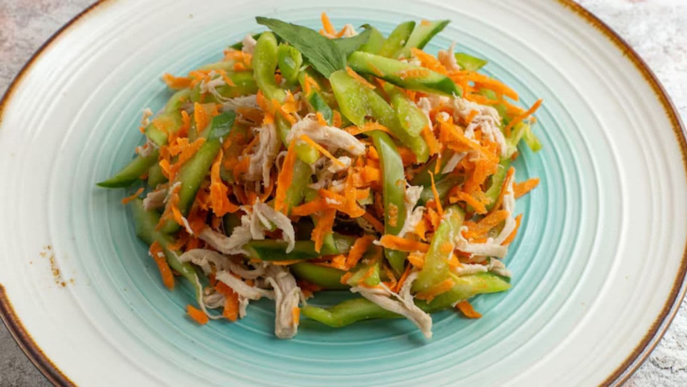 Shredded Chicken Salad with Carrots and Green Peppers