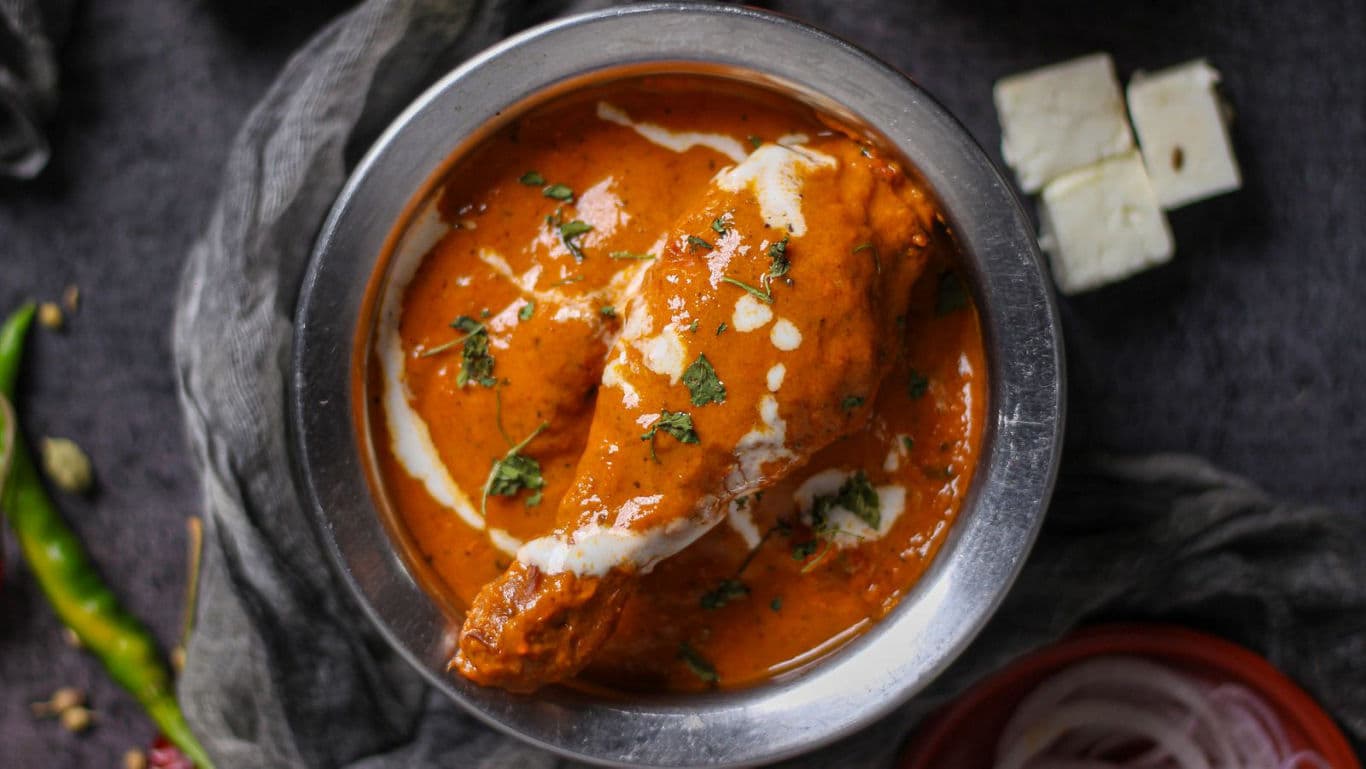Creamy Indian chicken curry in bowl
