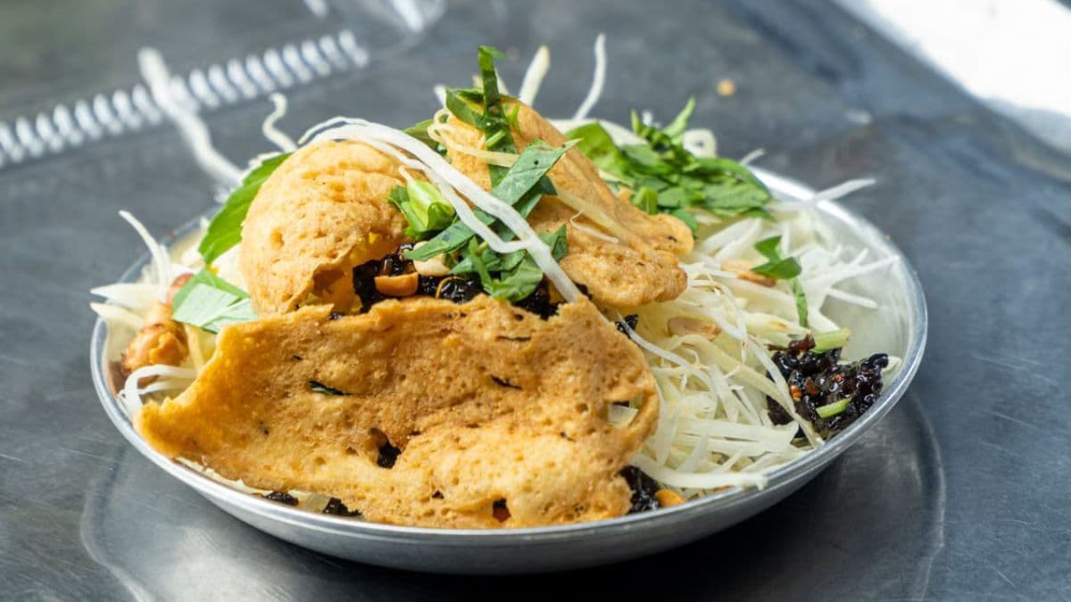 rice paper salad with crispy ingredients