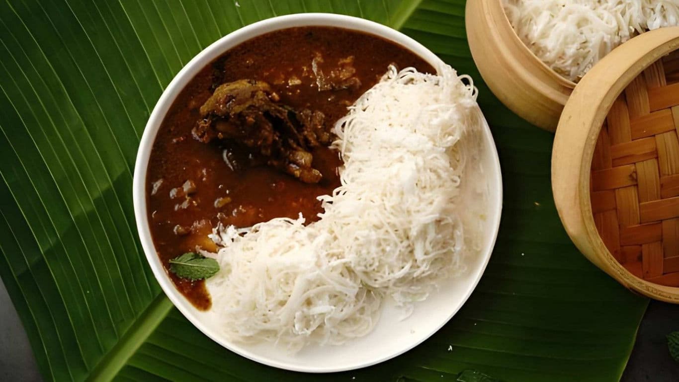 Traditional Rice Noodles with Spicy Meat Curry