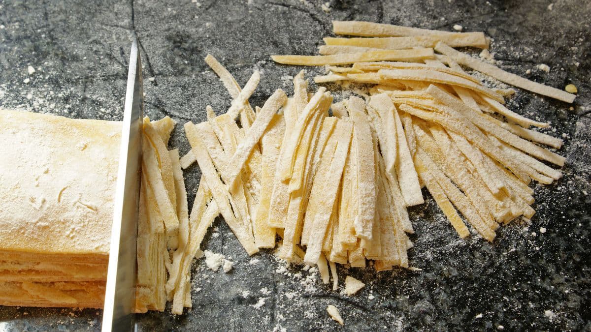 knife cutting noodles