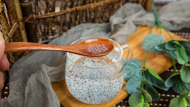 8-innovative-ways-to-use-sabja-seeds-in-summer-drinks-desserts-thumbnail