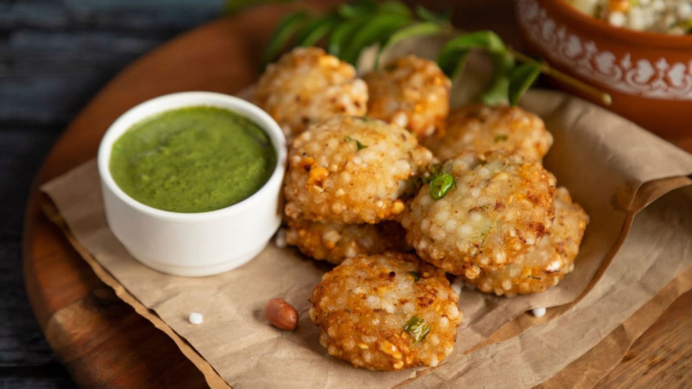 Crispy Sabudana Vada with Green Chutney Dip