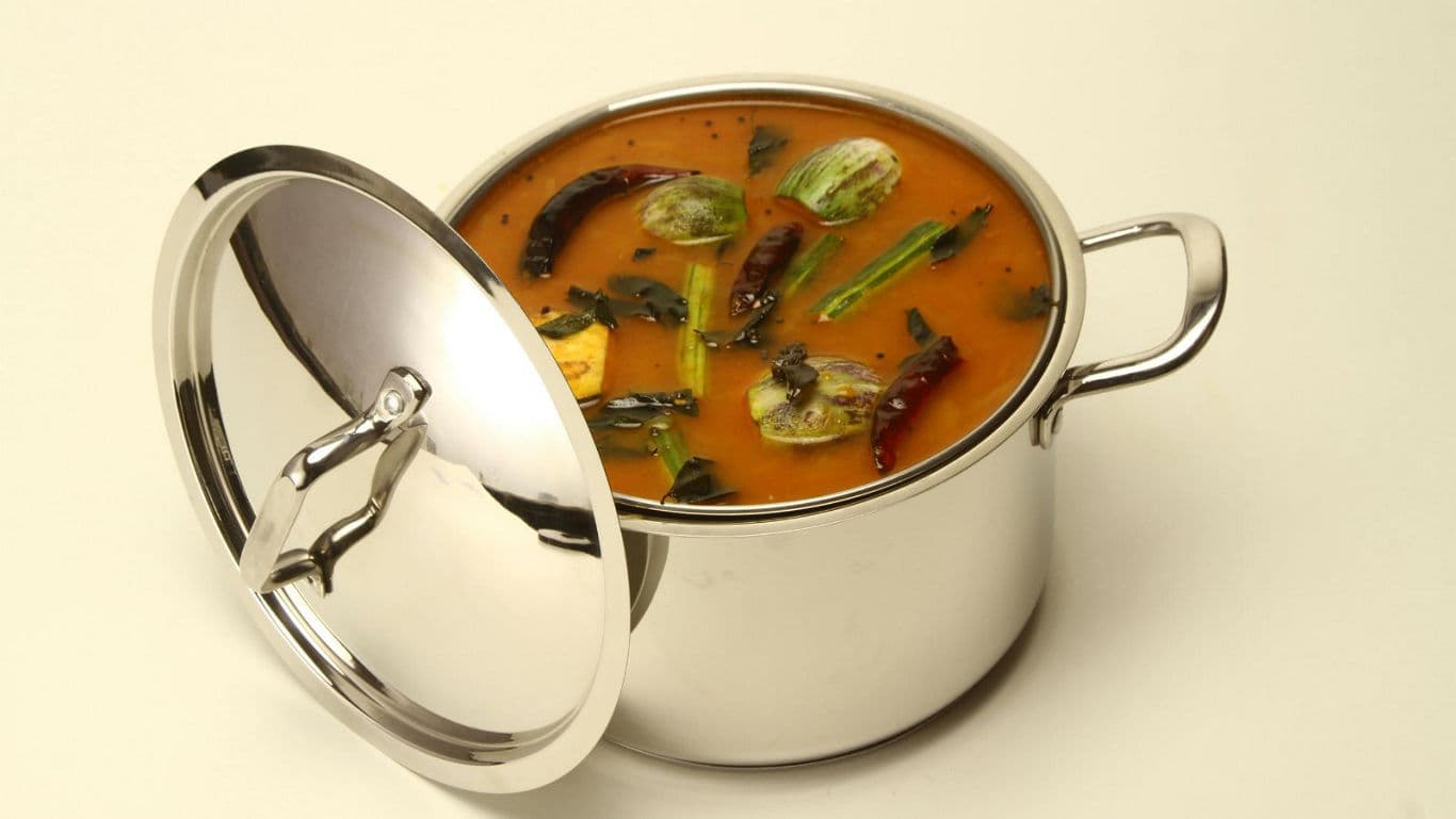 Stainless steel pot with vegetable curry