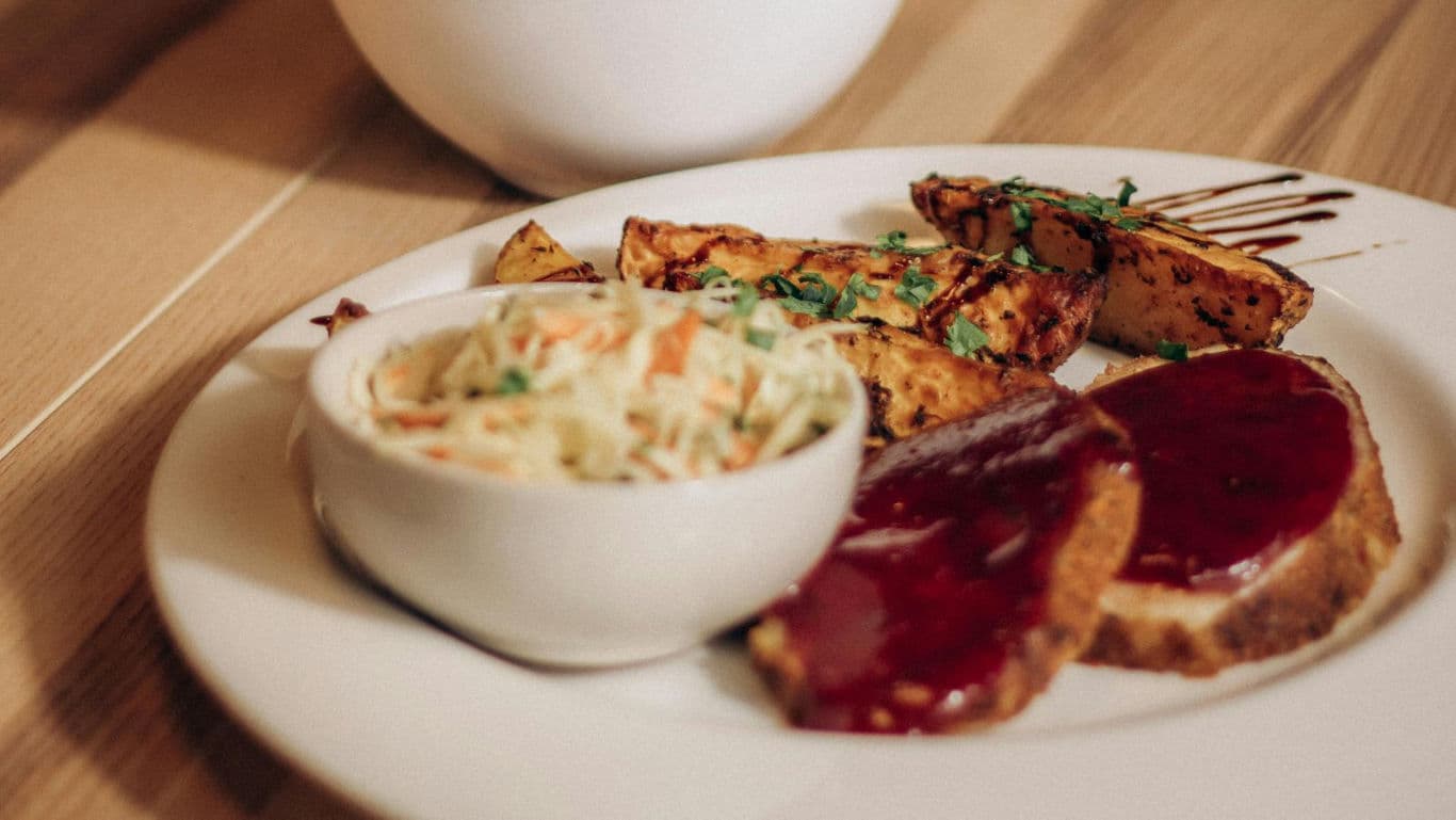 Barbecue meal with coleslaw and potatoes
