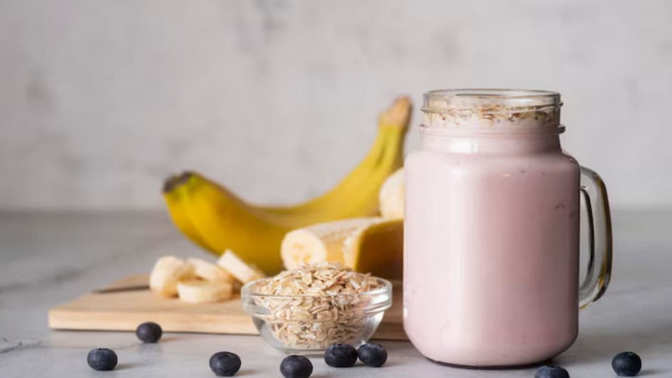 Banana blueberry smoothie with oats in mason jar