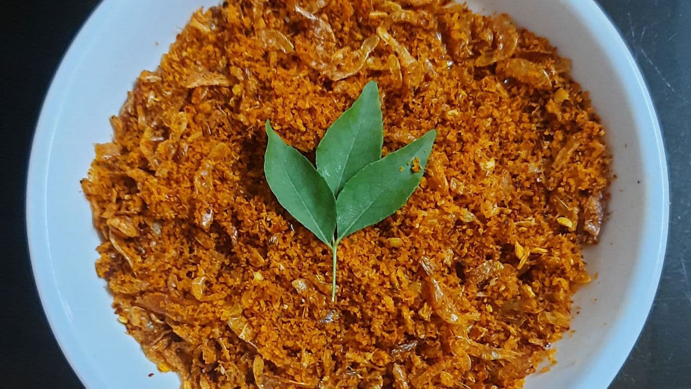Spicy Coconut Chutney Powder Garnished with Curry Leaves