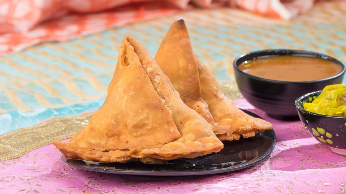 2 samosas on a plate