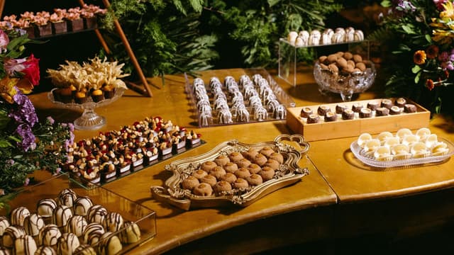 single-serving-sweets-mini-desserts-that-stop-guests-from-double-dipping-thumbnail