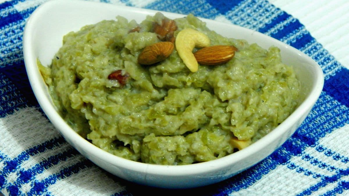 A bowl of lauki halwa