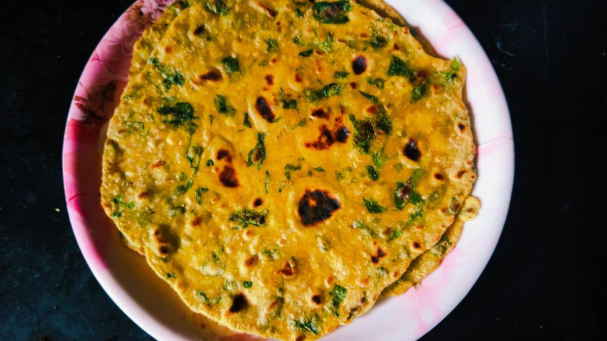 Methi Thepla Paired With Pickle
