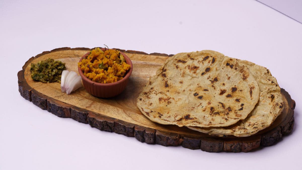 Soft rotis served with Indian meal 