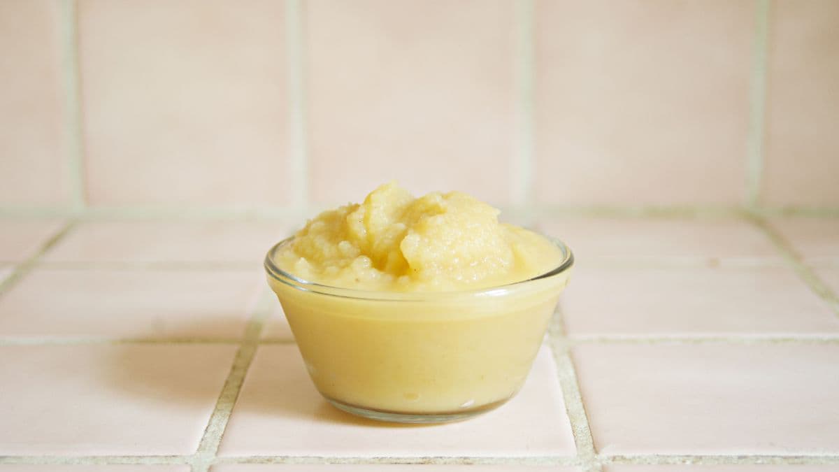 Applesauce in a bowl