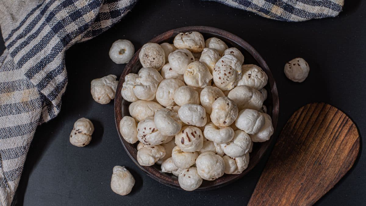 Light and crunchy roasted makhana