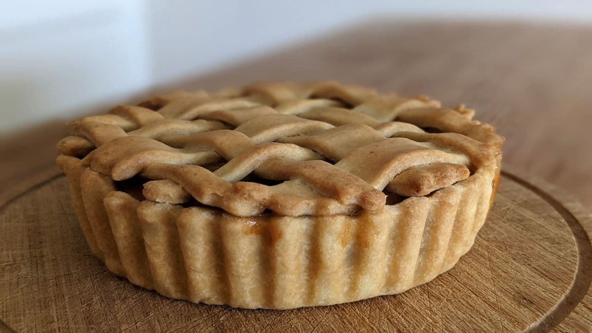 Small apple pie