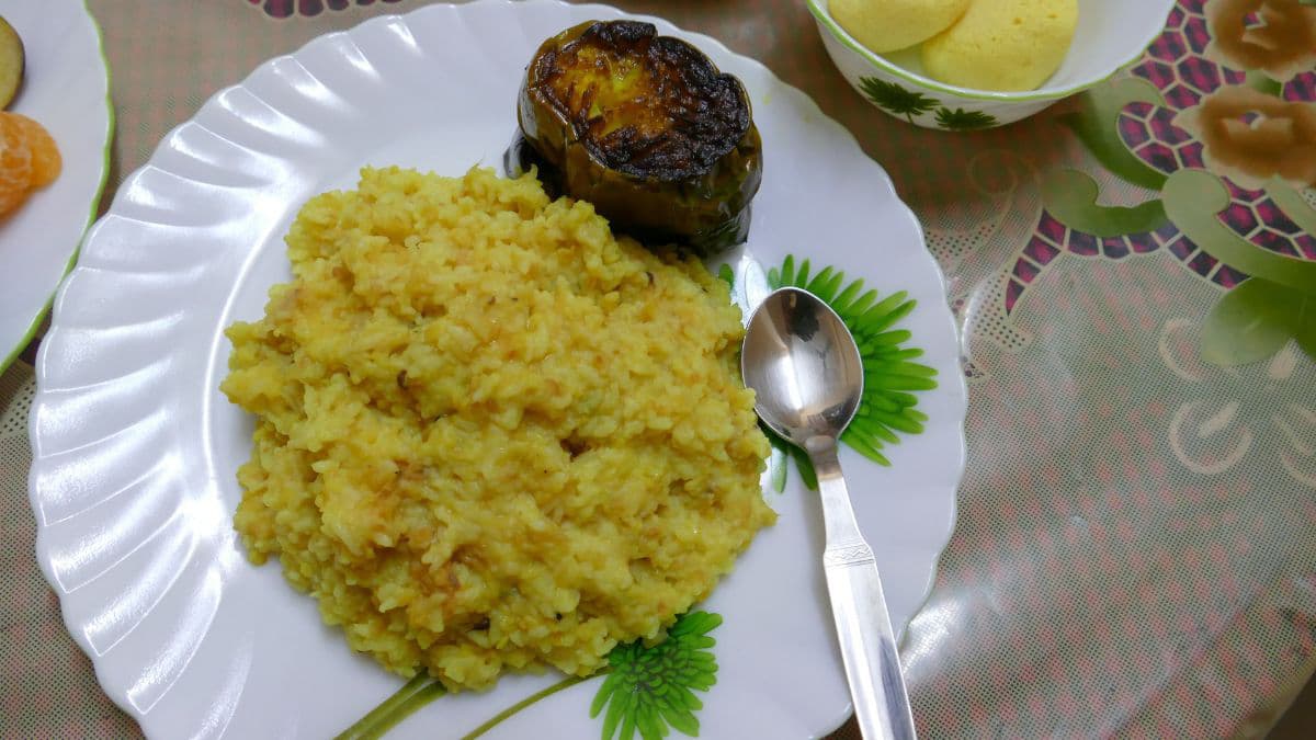 Fragrant Bengali bhuni khichuri platter