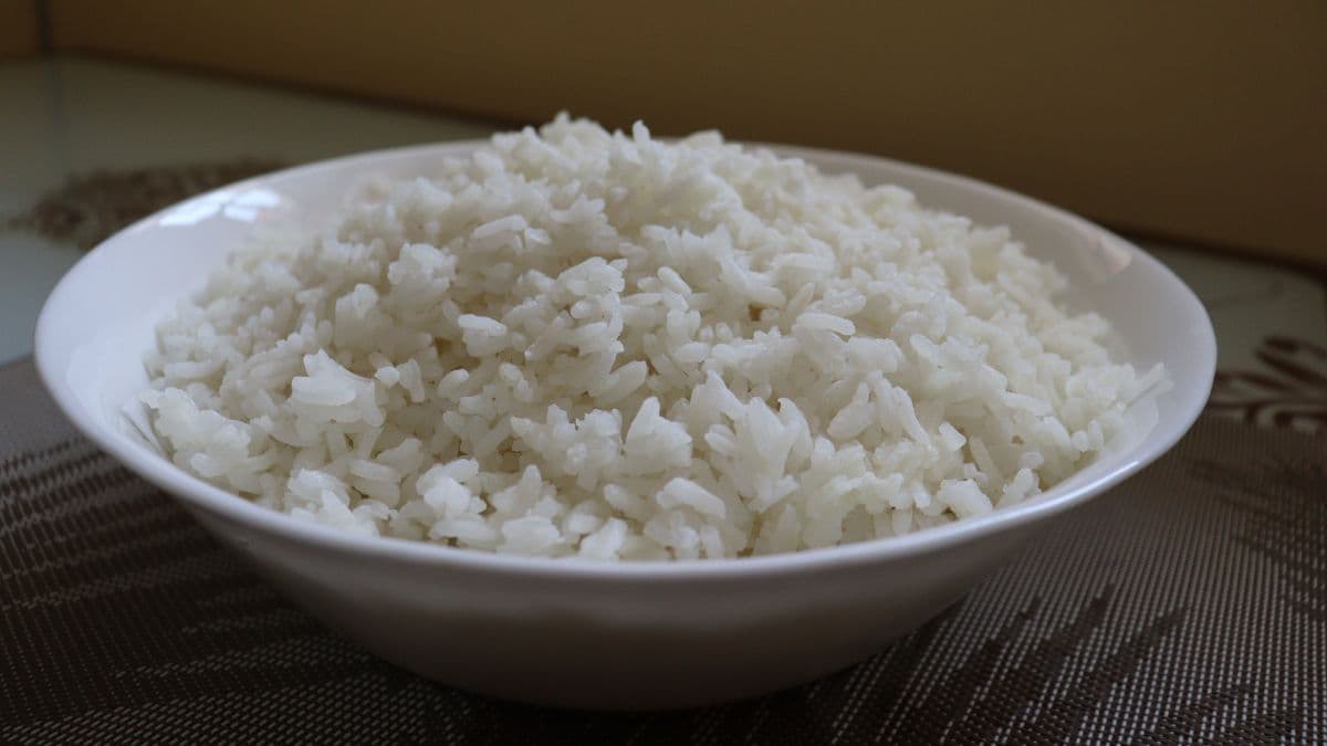 Cooked rice in a bowl