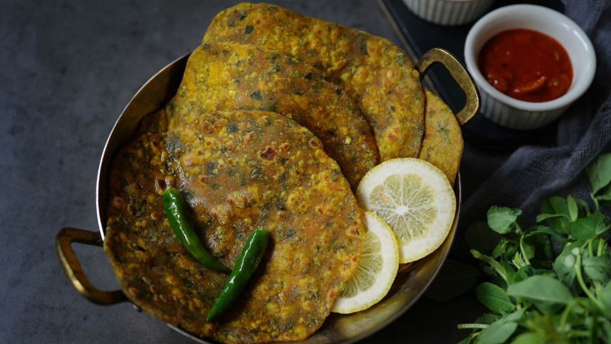 Thepla with a chutney